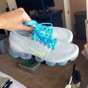 Nike vapormax- worn once to walk my dog perfect condition